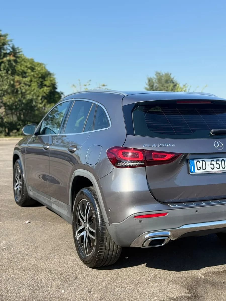 MERCEDES-BENZ GLA 200D